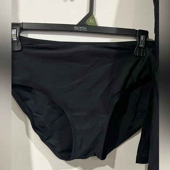 Hold Pose High Neck black Tankini & Bottom - Picture 3 of 9